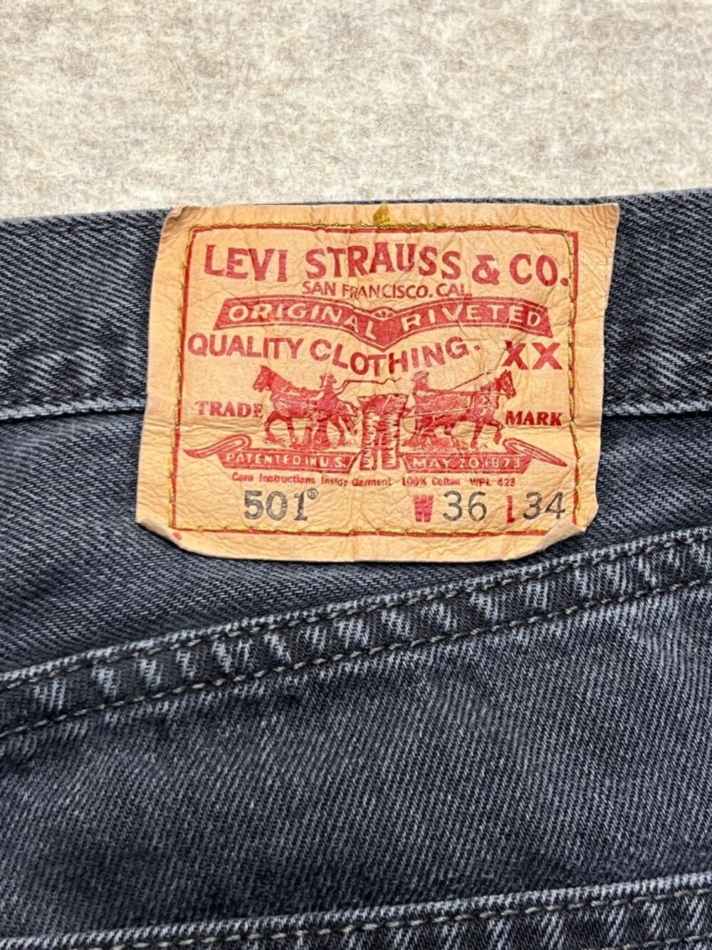 Levi's 501 Dark Black Gray Wash Button Fly Straight Leg Mens Denim Jeans 36 X 34 - Picture 7 of 13